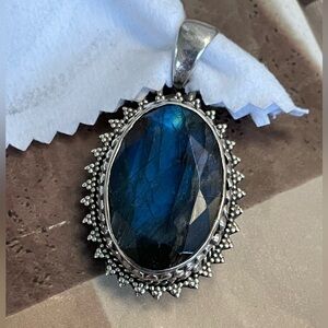“BOHO” 925 Sterling silver natural labradorite Gemstone Pendent for her